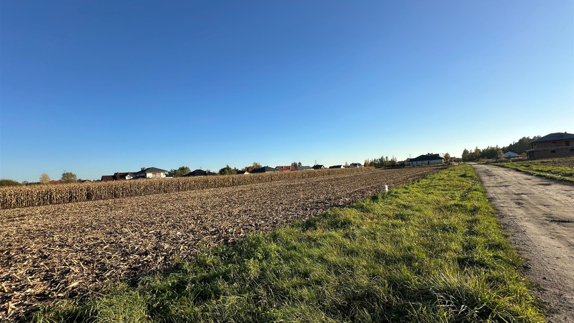 Działka na sprzedaż