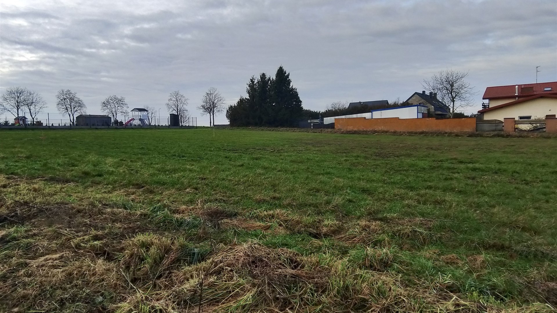 Działka na sprzedaż